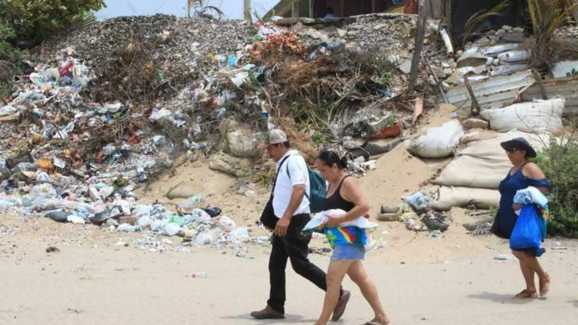 Contaminación por crudo en playas de Tabasco aniquila al sector pesquero